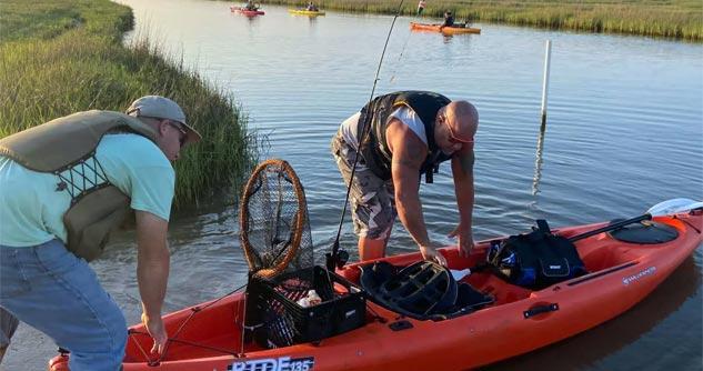 DS-HOW-kayaks-2-men-closeup.jpg