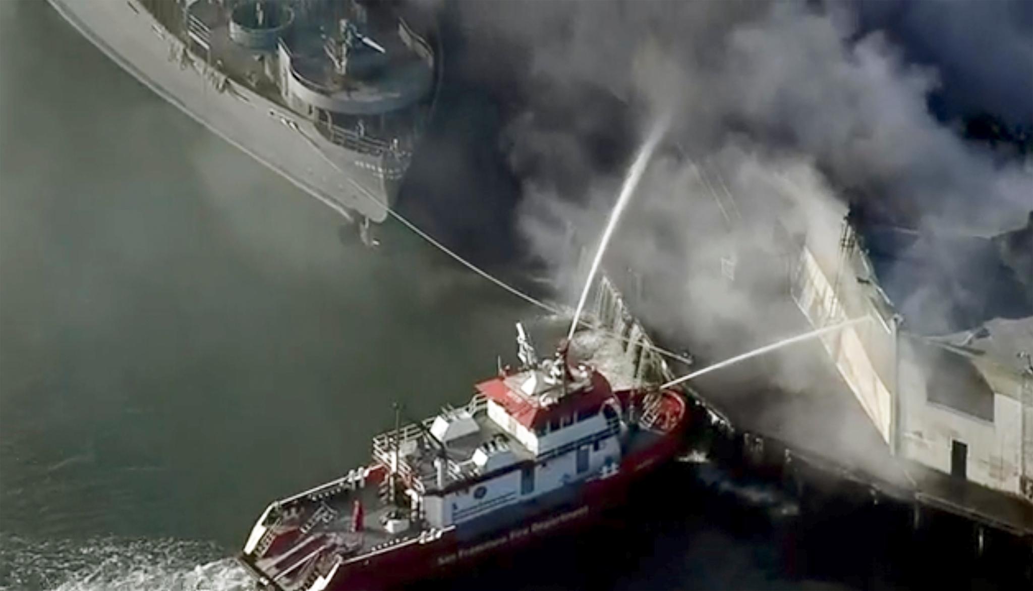 Boat douses fire at Fisherman's Wharf in San Francisco