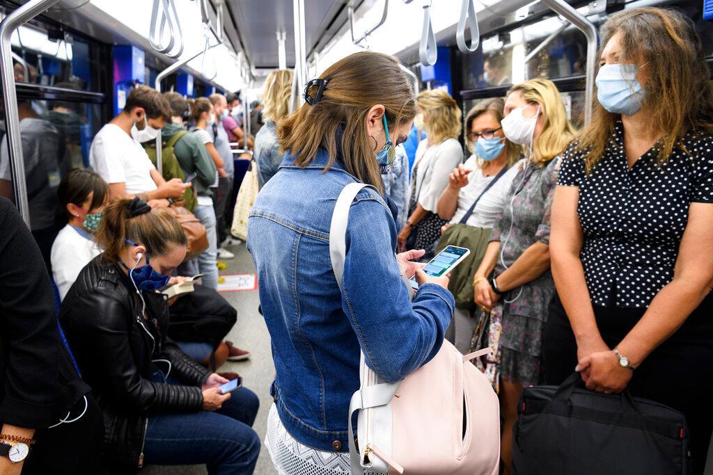 People wearing masks in Subway 